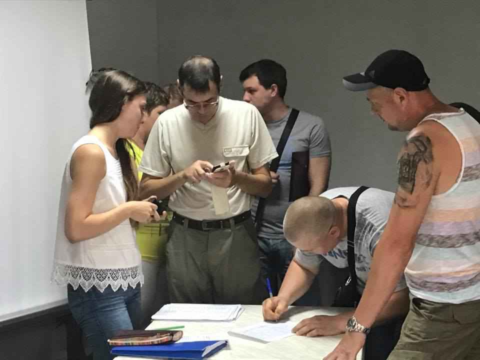 Работники ПАО "Лисичанскуголь" и ПРаТ "АЗОТ" создают инициативы по самоорганизации с целью защиты трудовых прав