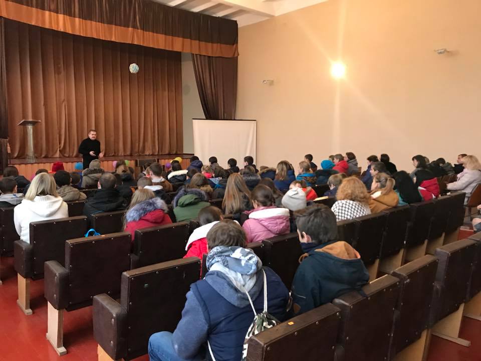 Подрастающее поколение со школьных парт должны знать свои права