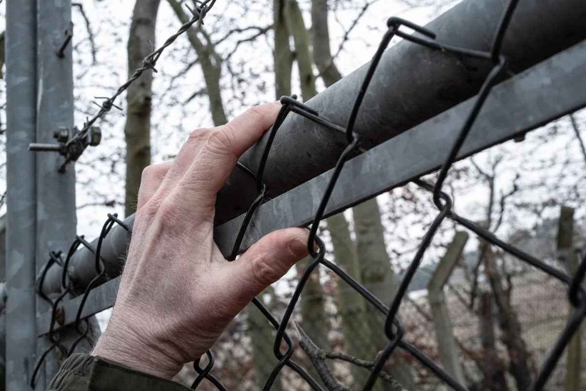 ОККУПАНТЫ ОТПРАВЛЯЮТ НА ФРОНТ МУЖЧИН, КОТОРЫЕ НАХОДЯТСЯ В ФИЛЬТРАЦИОННЫХ ЛАГЕРЯХ НВФ «ЛНР» и «ДНР»