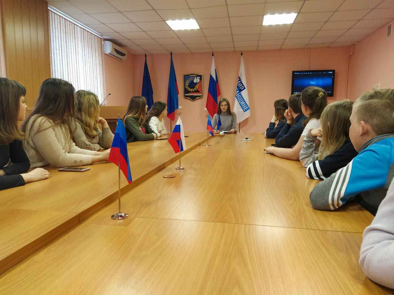 В ОРЛО ПОЛНОСТЬЮ ИГНОРИРУЮТ КАРАНТИН И МЕРЫ ПРОТИВОДЕЙСТВИЯ КОРОНАВИРУСНОЙ ИНФЕКЦИИ И ПРОДОЛЖАЮТ ПРОВОДИТЬ МАССОВЫЕ МЕРОПРИЯТИЯ