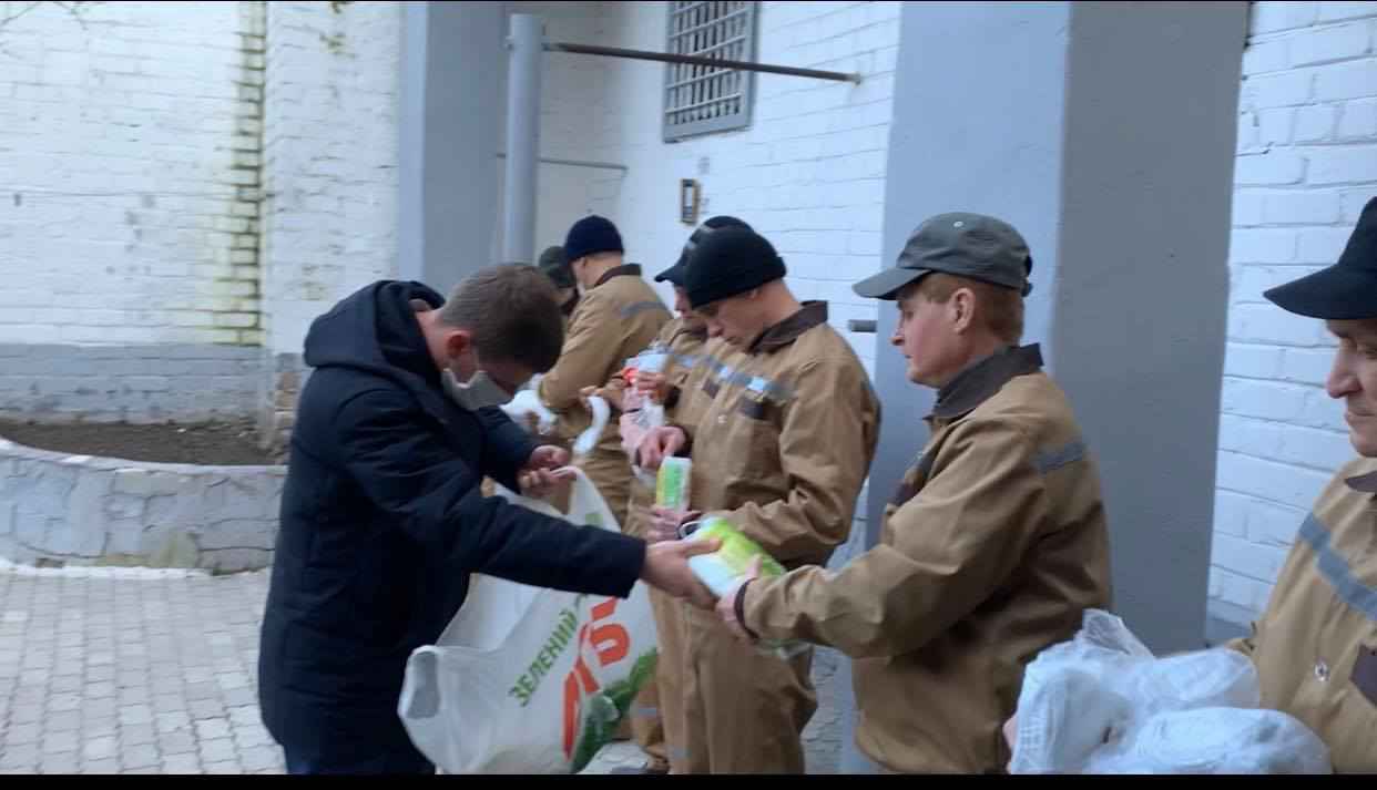 ПОШИВ МАСОК АКТИВИСТАМИ